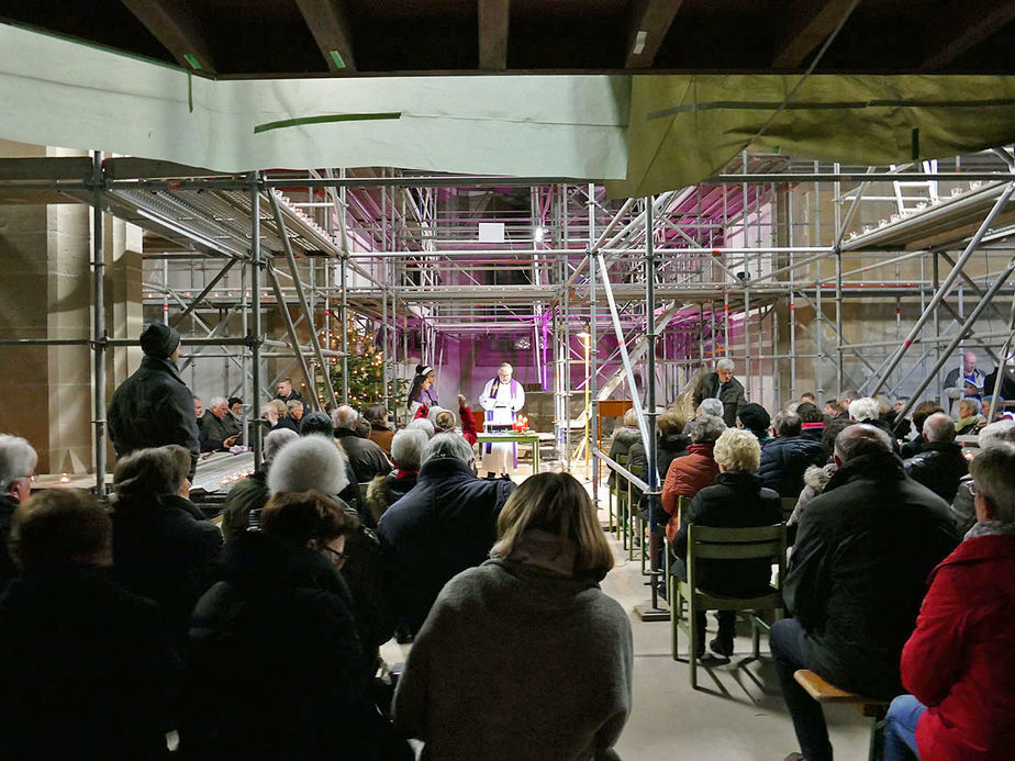 Heilige Messe auf der Baustelle zum 4. Advent (Foto: Karl-Franz Thiede)